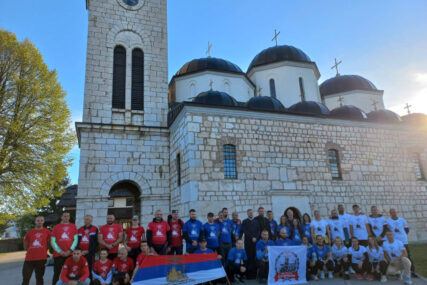 (FOTO) PUT OD 230 KILOMETAR Sa Sokoca na Ostrog krenula 33 hodočasnika, među njima i 13 djevojaka