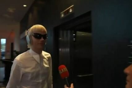 (VIDEO) Slušalice na ušima i obezbjeđenje: Predstavnik Holandije na Evroviziji 2024 UHVAĆEN NA HODNIKU HOTELA, izgovorio samo dvije riječi
