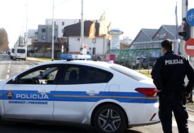 Stravična nesreća u Hrvatskoj: U sudaru kombija i automobila 2 osobe povrijeđene, putnici pokušali da pobjegnu