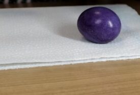 (VIDEO) Potreban vam je samo jedan sastojak: Pjeskovitu boju jaja dobićete RUSKOM TEHNIKOM