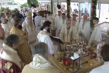liturgija na praznik SVetog Vasilija u manastiru Ostrog