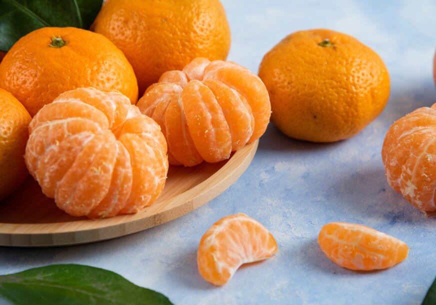 Mandarine na tanjiru