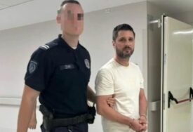 (FOTO) "SAD ME VODE U LAZU" Marko Miljković pravi šou u Urgentnom centru nakon što je doveden u pratnji policije
