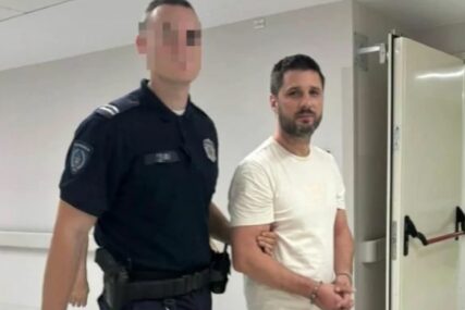 (FOTO) "SAD ME VODE U LAZU" Marko Miljković pravi šou u Urgentnom centru nakon što je doveden u pratnji policije