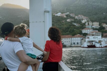 (FOTO) Krenula je sezona LJETOVANJA: Ovo su savjeti ako idete u Grčku ili Crnu Goru, kako da prođete NAJJEFTINIJE