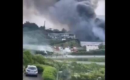 (VIDEO, FOTO) Zapaljena vozila, dim nad gradovima i masovne pljačke: Na teritoriji Nove Kaledonije došlo je do NASILNIH PROTESTA za nezavisnost