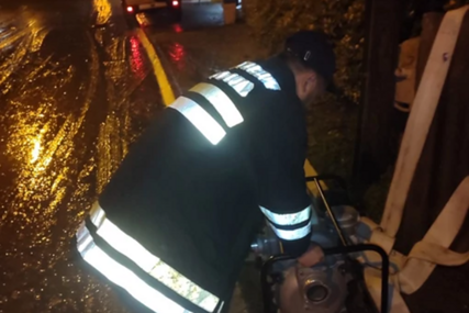OLUJA POGODILA JUGOISTOK FRANCUSKE Jedna osoba poginula, oko 200 vatrogasaca na terenu