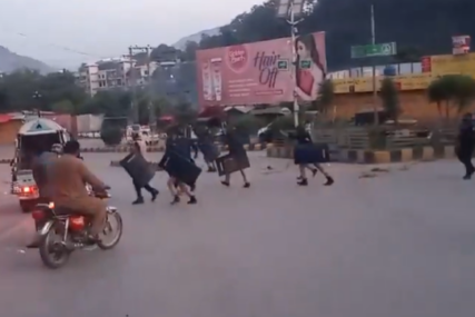 (VIDEO) POGINUO POLICAJAC Haos u Pakistanu na protestima zbog povećanja troškova života