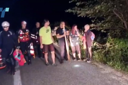 (VIDEO) Akcija spasavanja trajala 10 sati: Planinari se izgubili zbog GPS, među njima bilo i dijete (7)