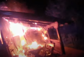 (VIDEO) Požar kod Prijedora: Izgorjela vikendica, NEMA POVRIJEĐENIH
