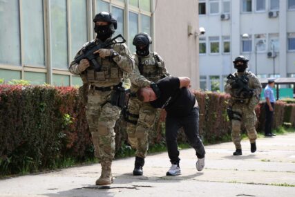 dovode uhapšene u Policijsku upravu Banjaluka