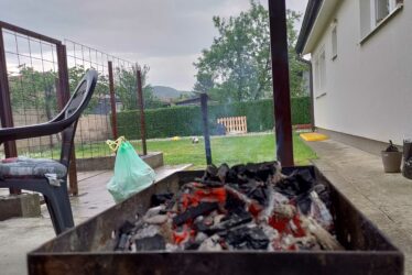 (VIDEO) BANJALUKU "OKUPAO" PLJUSAK Kiša za 1. maj je još jedna tradicija u najvećem gradu Srpske, u 20 godina 12 puta je padala