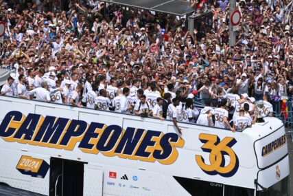 (VIDEO, FOTO) FEŠTA NA ULICAMA MADRIDA Fudbaleri Reala proslavili titulu, sjajna atmosfera u prestonici Španije