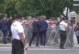 (FOTO) "Tenzije su na visokom nivou, ATMOSFERA JE UZAVRELA" Oglasio se ambasador Srbije u Slovačkoj nakon atentata na Roberta Fica