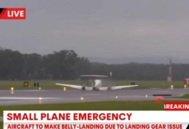 (VIDEO) TRAUMATIČNO SLIJETANJE Avion klizio  bez stajnog trapa 500 metara, objavljen snimak drame