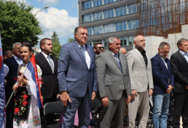 (FOTO) "Obezbijedićemo im vječnu stražu" Dodik obišao gradilište spomen-obilježja stradalim borcim VRS u Banjaluci