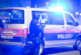 Austrijska policija TRAGA ZA TROJICOM SRBA: Brutalno prebili oca i sina, stariji muškarac preminuo u bolnici od zadobijenih povreda