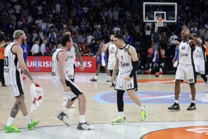 (FOTO) SADA I ZVANIČNO Partizan predstavio beka, ostaje u crno-bijelom dresu