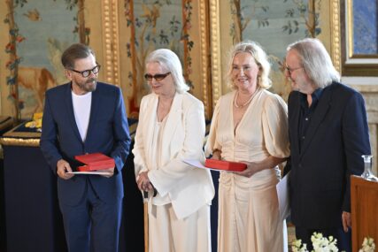 PONOVO NA OKUPU Članovi grupe ABBA primili priznanje u Kraljevskoj palati