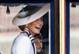 (FOTO) Princeza i nasmijana i zamišljena: Ovako je izgledao VELIKI POVRATAK KEJT MIDLTON