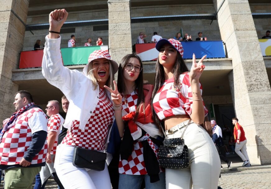 (VIDEO) Policija reagovala ekspresno: U dresu Partizana uletio među navijače Hrvatske