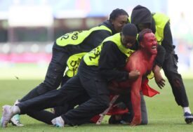 REDARI REAGOVALI NA VRIJEME Navijači Albanije napravili haos i nakon utakmice sa Hrvatskom