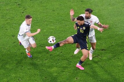 (FOTO) SAJDŽIJAMA SLAĐI BOD Švajcarsku samo čudo može da zaustavi na putu do osmine finala