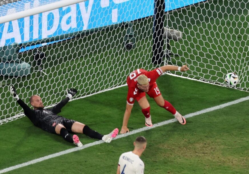 (VIDEO) UMALO NESVAKIDAŠNJI POGODAK Ovo je poništen gol Danske protiv Srbije