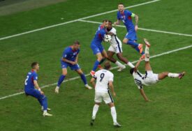 (VIDEO) UEFA pokreće postupak protiv Belingema: Fudbaler Engleske bi zbog SRAMNOG PONAŠANJA mogao da propusti četvrtfinale