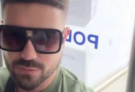 (FOTO) VJERIO SE MC STOJAN Podijelio fotografije sa djevojkom, blistaju od sreće
