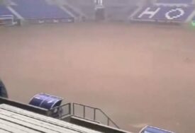 (VIDEO) NEVRIJEME HARA NJEMAČKOM Potopljen stadion, teren se ne vidi