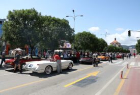 (VIDEO, FOTO) U Banjaluku stigli oldtajmeri: Grad uljepšala vozila stara i više od 100 godina, neka ste vidjeli SAMO U FILMOVIMA