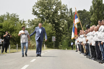 (FOTO) PRVI STALI NA BRANIK OTADŽBINE Obilježene 33 godine od formiranja slavne brigade "VUKOVI S VUČIJAKA", ceremoniji prisustvovao i predsjednik Srpske