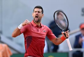 (FOTO) "Da uhvati posljednji zalet u 2025. godini" Legendarni teniser misli da bi Novak Đoković mogao da završi sezonu