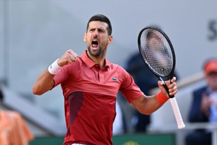 (FOTO) "Da uhvati posljednji zalet u 2025. godini" Legendarni teniser misli da bi Novak Đoković mogao da završi sezonu