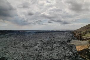 Lava vulkana kod Grindavika teče prema Plavoj laguni i geotermalnoj elektrani Svartsengi