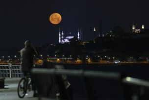 pun mjesec u Istanbulu