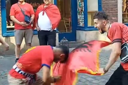 (VIDEO) ŠOU NA ULICI Španac i Albanac se igrati toreadora i bika