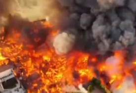 (VIDEO, FOTO) Plamen zahvatio i nekoliko stambenih objekata: Vatra guta sve pred sobom u Albaniji, stanovništvo evakuisano