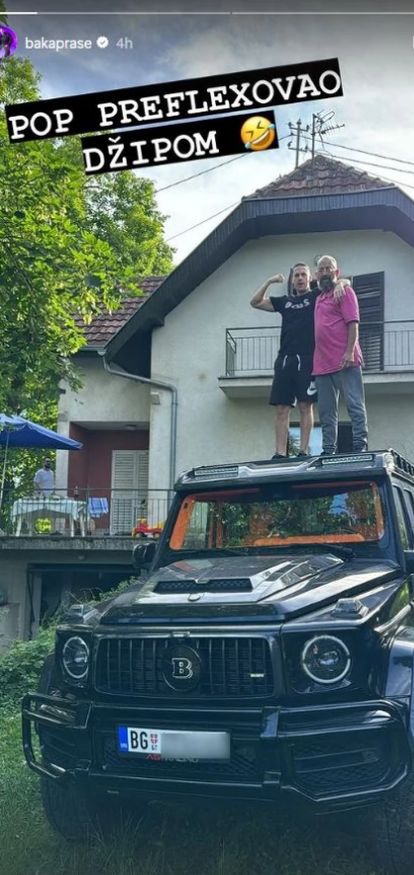 Baka Prase se sa ocem popeo na džip