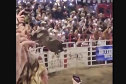 (VIDEO) STRAVIČNI PRIZORI Razjareni bik uletio u publiku, ima više povrijeđenih