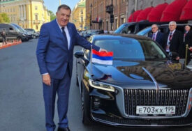 (FOTO) KRAJ LIMUZINE I ZASTAVE SRPSKE Prije susreta Dodika sa Putinom dogovoreni sastanci i sa privrednicima iz Sankt Peteburga