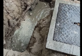 (VIDEO) Velika šteta u Domu penzionera u Banjaluci: Pored oborinskih voda, izlila se kanalizacija u prostorijama podruma