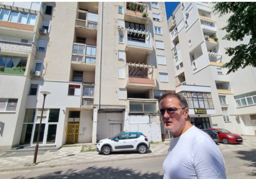Dragan Zlatković Srbin iz Mostara, kod koga su zaposleni u Gradskoj upravi došli da ga deložiraju