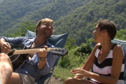 (VIDEO) LJUBAV ČINI ČUDA Dragan i Vera svoju sreću su pronašli u selu Jaketić i nije im teško raditi poslove na imanju
