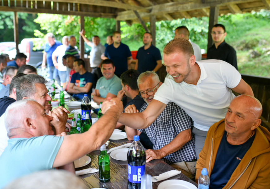 Stanivuković u Golešima "Zajedno sa mještanima završili smo izgradnju pecane u sklopu ljetnikovca"