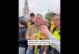 (VIDEO) Zagrijavanje za Ligu šampiona: Džejmi Karager pije sa navijačima Borusije Dortmund