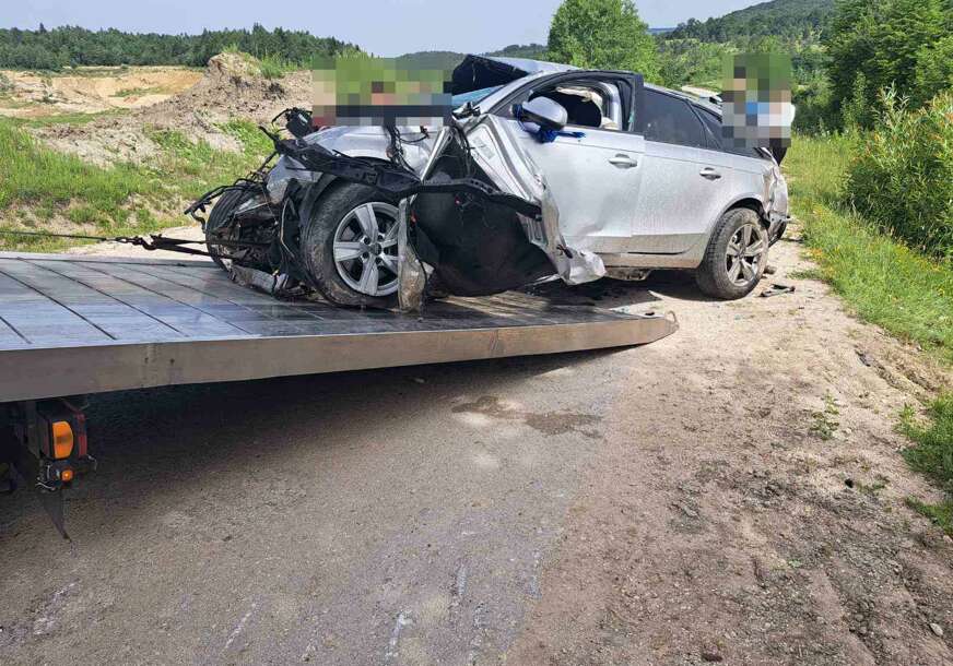 (FOTO) Detalji saobraćajne nesreće koja je ŠIPOVO ZAVILA U CRNO: Nastradali vraćajući se sa svadbe, suvozača je spasila samo jedna stvar
