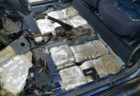 (FOTO) VJEROVALI ILI NE Policija 8. aprila oduzela automobil, a tek danas u njemu pronašli 11 kilograma droge