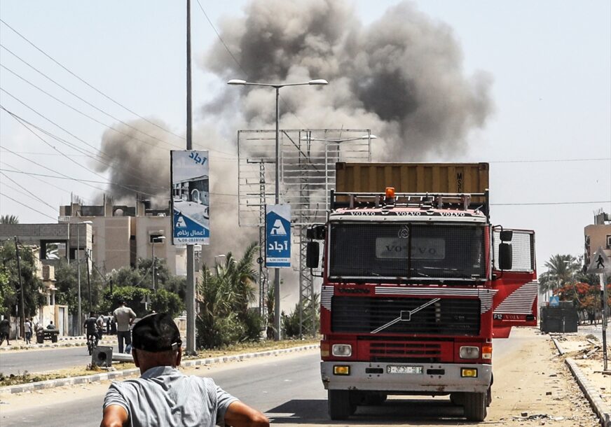 Izraelski napad na grad Deir al Balah centralni pojas Gaze